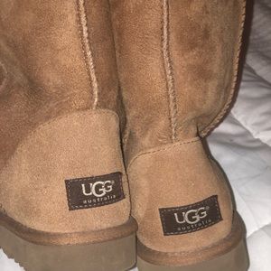 Ugg classic boots-cooling down outside